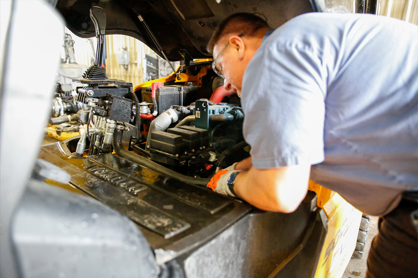 Forklift Battery Maintenance Guide | Thompson Lift Truck